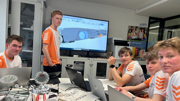 Team "evolut1on" aus Friedrichshafen gewinnt bei Schüler Formel-1